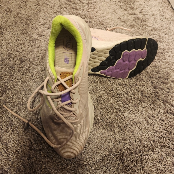 Fresh Foam Arishl v4 - Picture 2 of 3